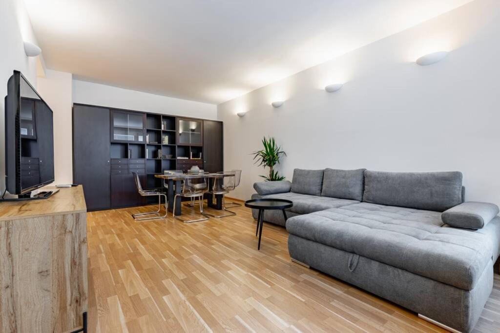 Charming Apartment With Balcony, Close To Stephansdom Cathedral Vienna Exterior photo