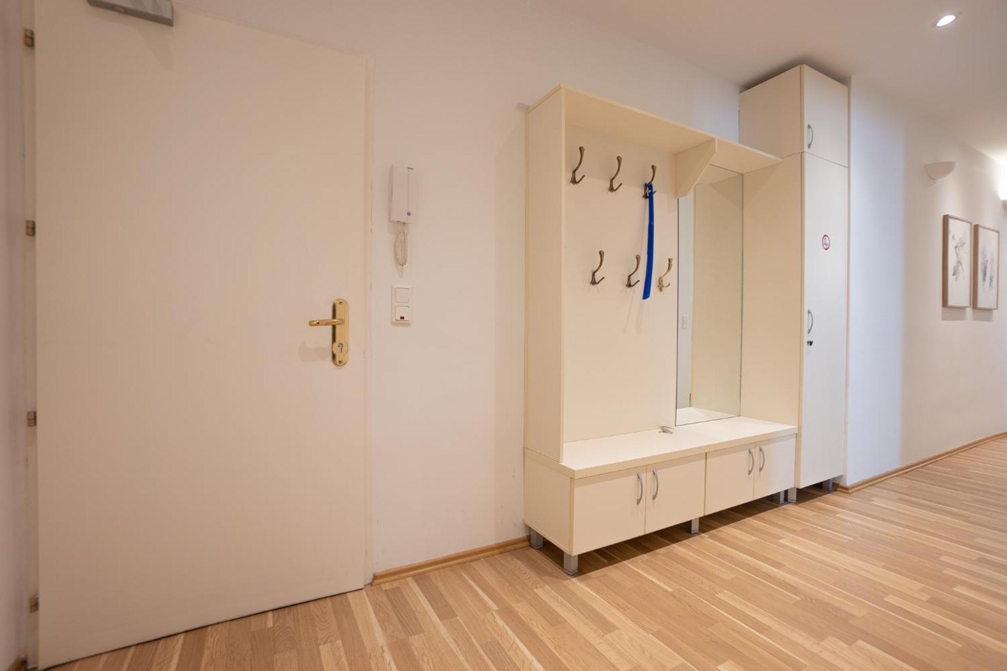Charming Apartment With Balcony, Close To Stephansdom Cathedral Vienna Exterior photo