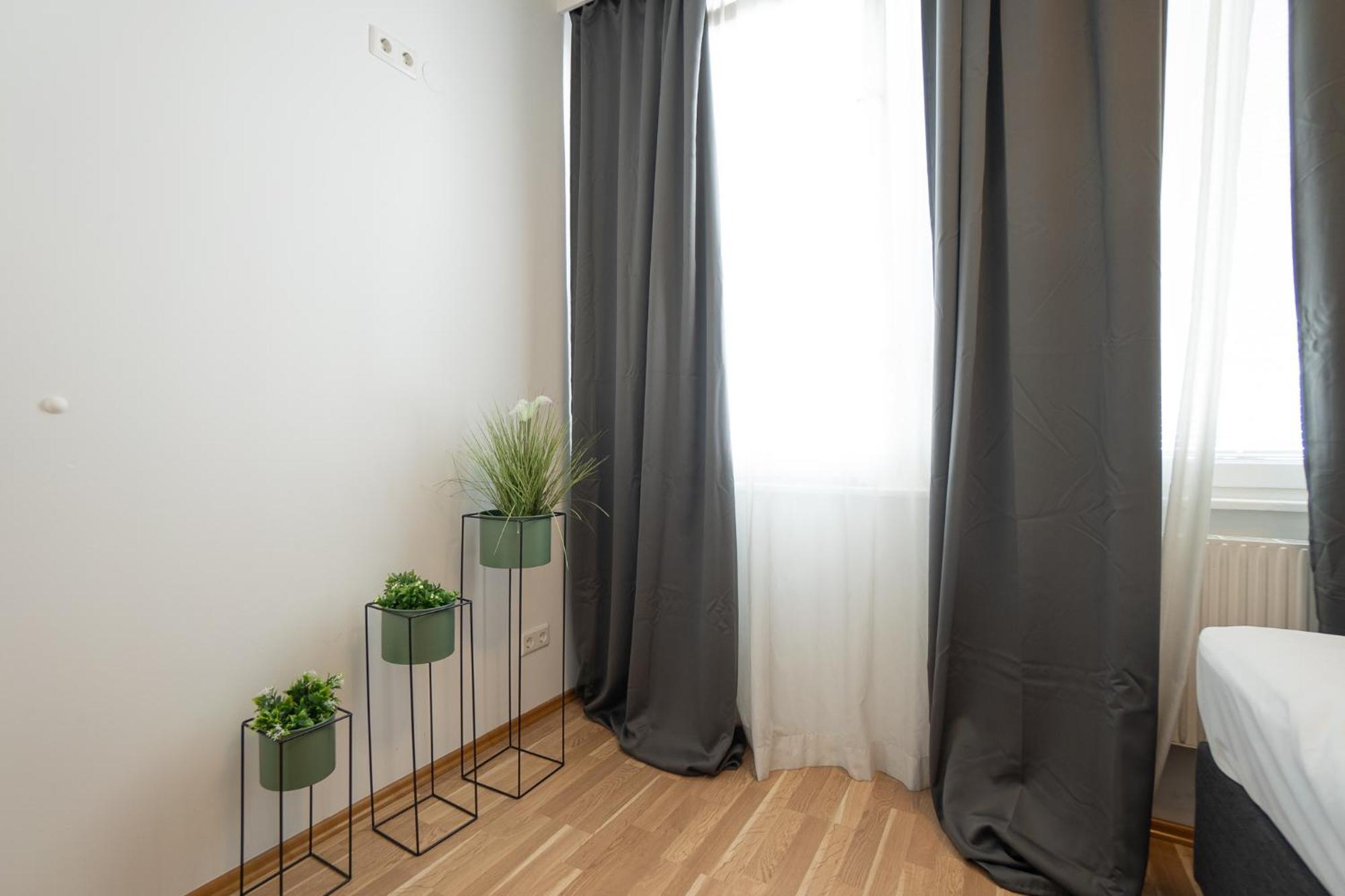 Charming Apartment With Balcony, Close To Stephansdom Cathedral Vienna Exterior photo