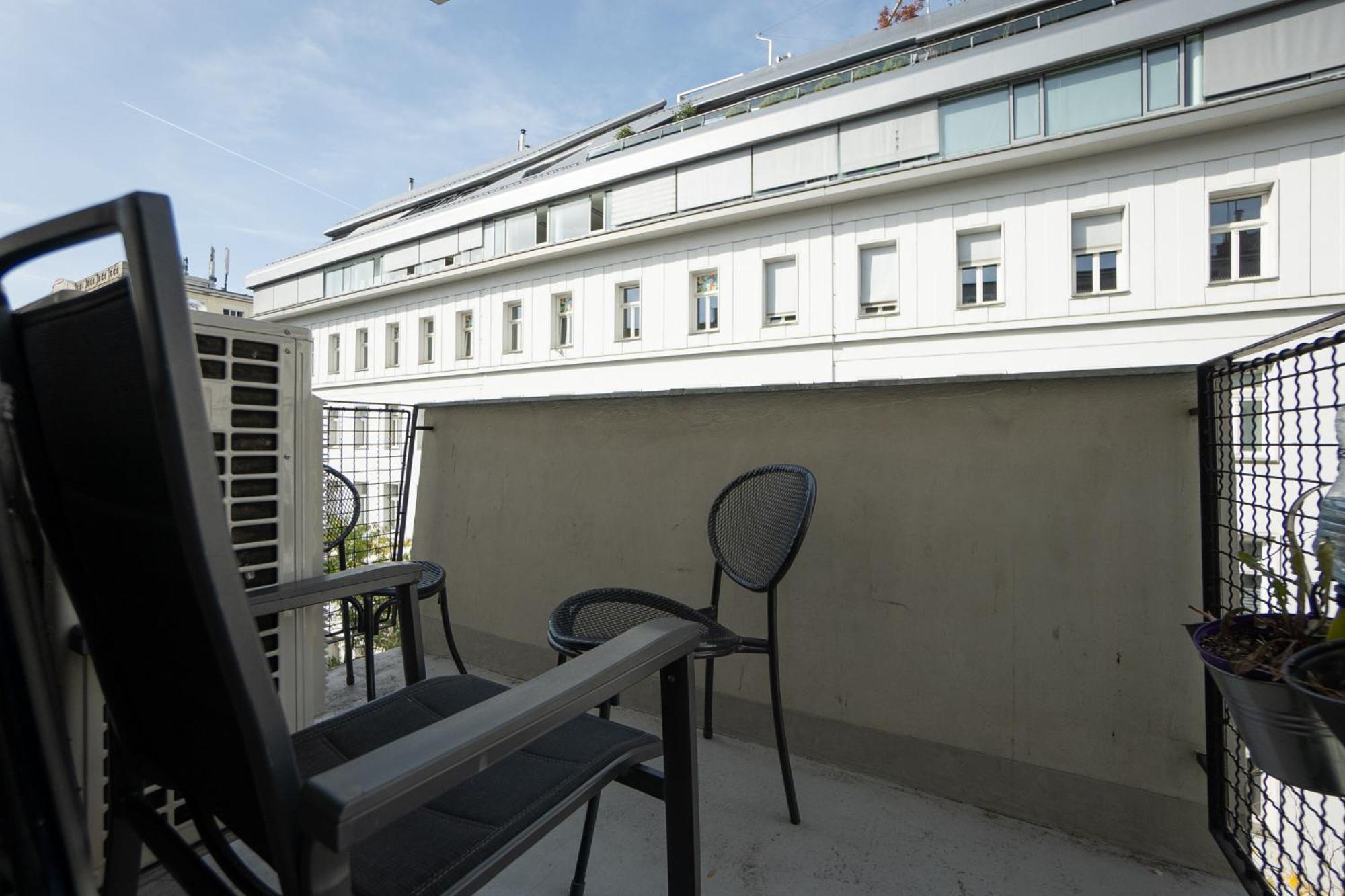 Charming Apartment With Balcony, Close To Stephansdom Cathedral Vienna Exterior photo